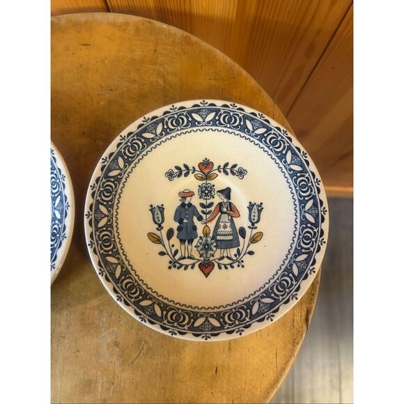 Johnson Bros Saucers Hearts & Flowers People Lot of 2 (5788) - Picture 3 of 6